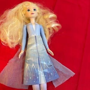 Frozen. Elsa. 💘 Blue and White Doll with Blonde Hair